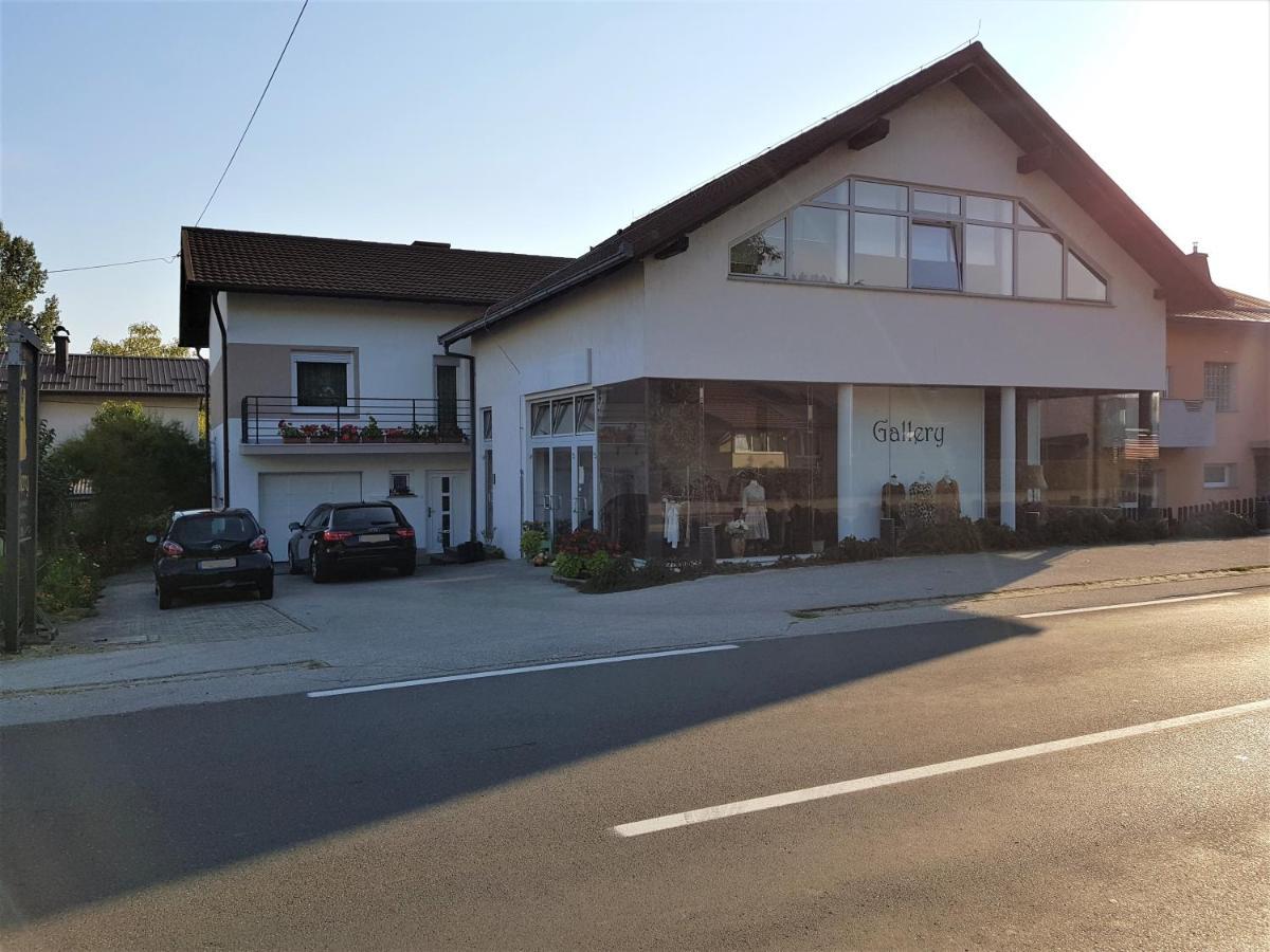 Fado Apartments Lendava Exteriör bild